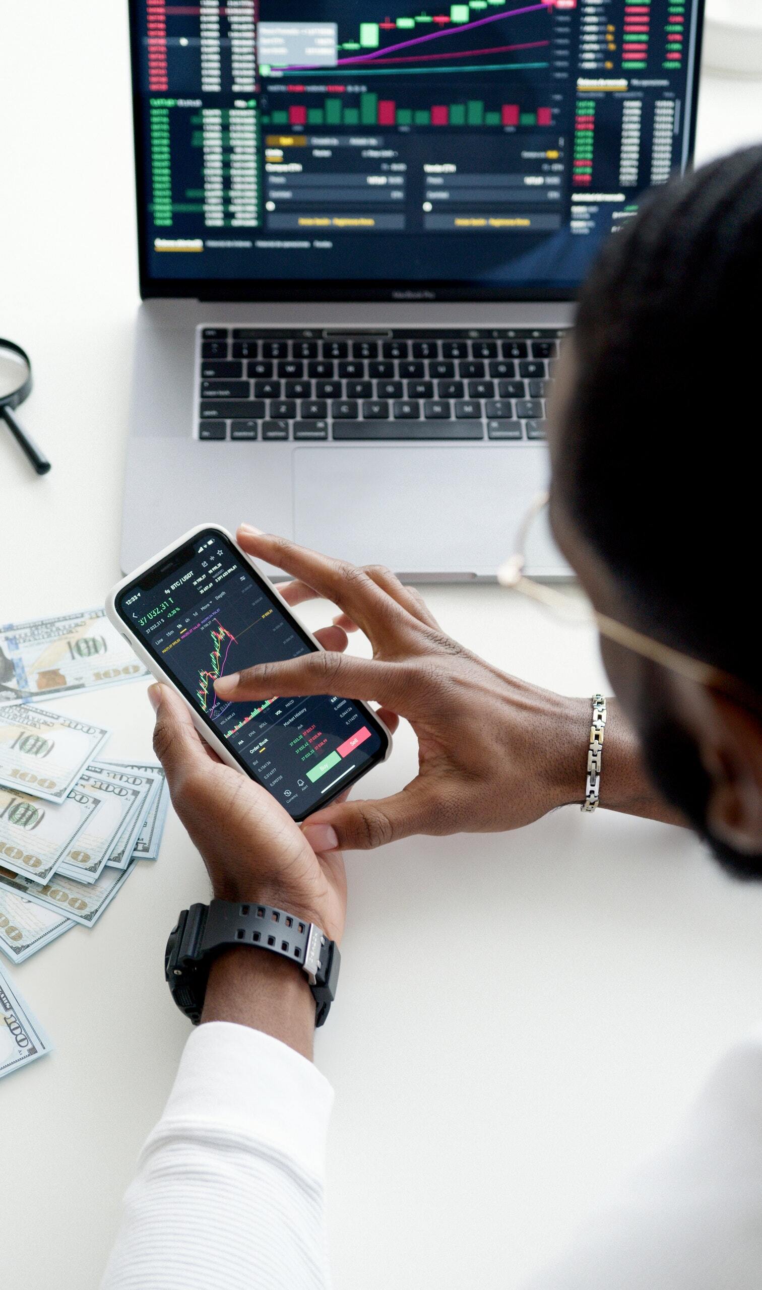 stock-chart-on-phone-and-laptop